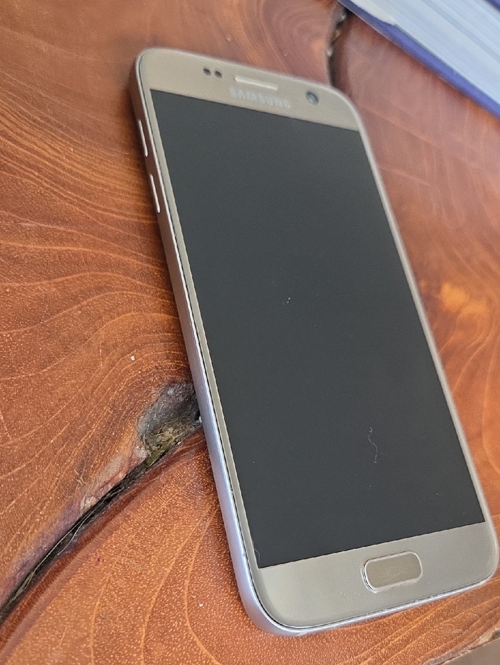 Samsung galaxy S7 Gold color. Completely wiped. No, SIM card..